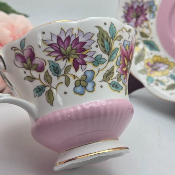 Vintage Royal Albert Pink and Floral Jacobean Tea Cup and Saucer Set - Picture 8 of 12